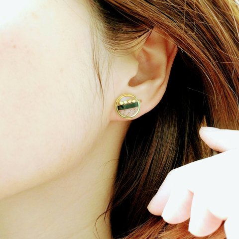 lined round golden nonhole pierced earring 