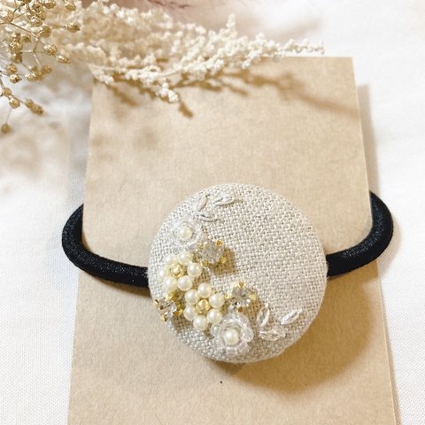 【刺繍】月のしずく くるみボタンのヘアアクセサリー