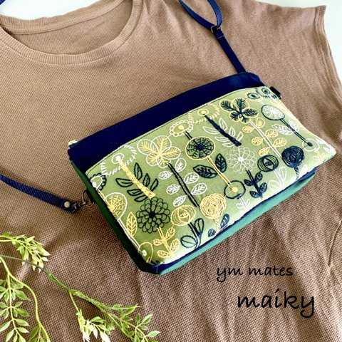 お花刺繍ポケット(グリーン)  帆布Wファスナーのショルダーバッグ 