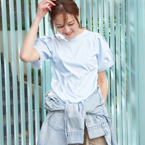 華奢な肩がつくれるパフスリーブの接触冷感Tシャツ｜スカイ