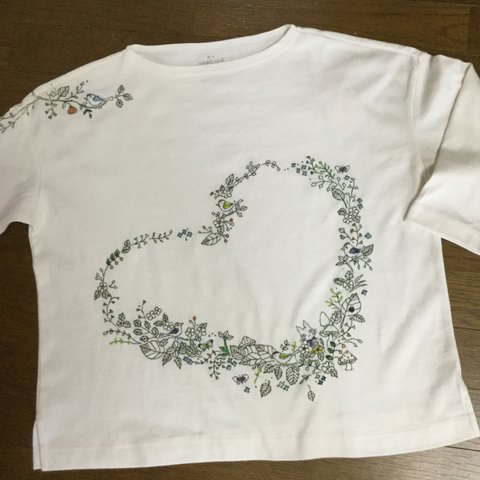 手刺繍カットソー…花とニャンコ