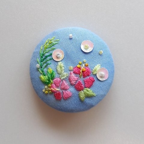 刺繍ブローチ　雨上がりのハイビスカス