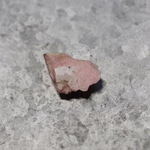 【一点もの】 ピンクオパール 鉱物原石ブローチ 天然石 ハンドメイド アクセサリー パワーストーン (No.2006)