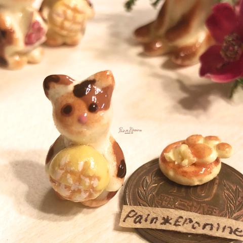 食いしん坊な仔猫パン：三毛(メロンパン)