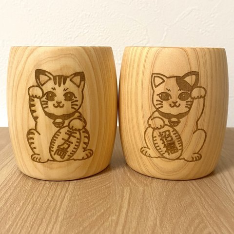 ヒノキのカップ　招き猫　リバーシブルカップ　猫　木のカップ　ペア　飾りにも　