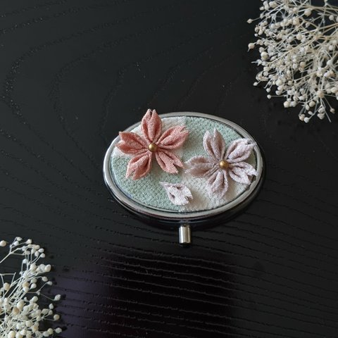 小物入れピルケース桜(つまみ細工*ちりめん*かんざし*和装*着物*浴衣*七五三*卒業式*成人式)