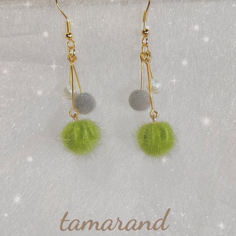 ポンポンピアス