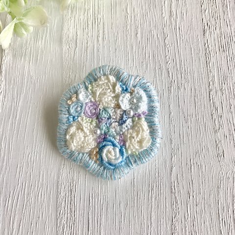 刺繍のブローチ ブーケブルー