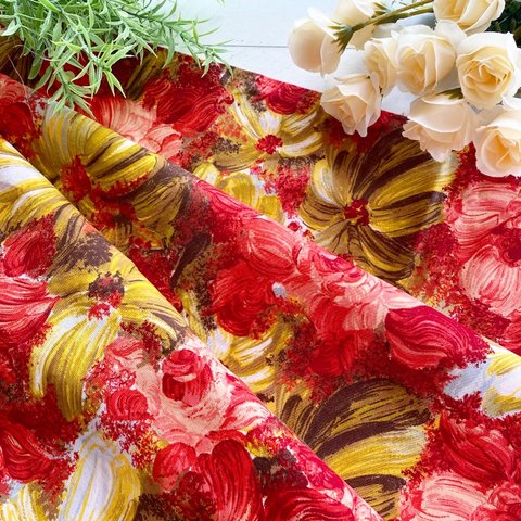 花柄大きめカットクロス【40cm×71㎝】《花柄》《大きめ》《レッド系》《鮮やか》《おしゃれな》