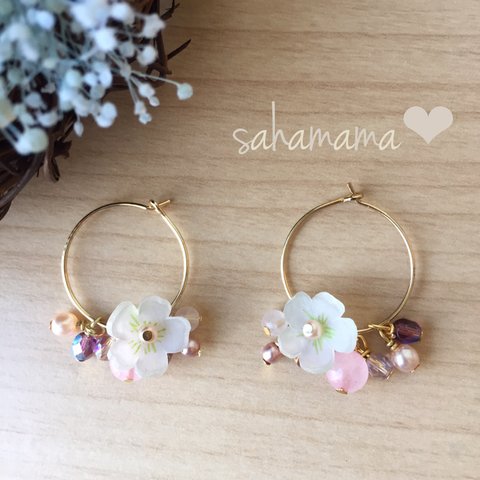 天然石とかすみ草のフープピアス(ピンク)