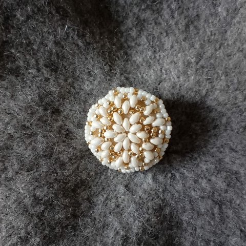 【再】ビーズ刺繍のブローチ_#388_beads emb.brooch<ecru/gold>