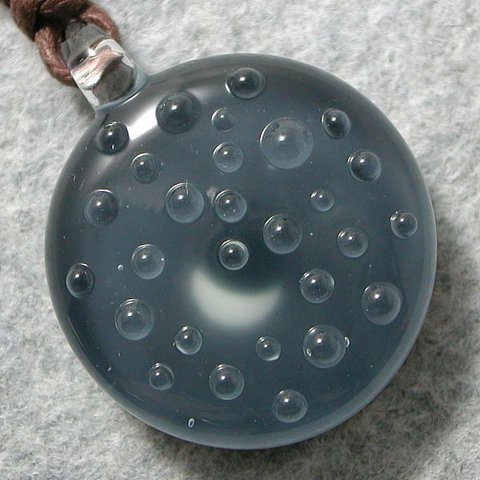 平玉・おぼろな三日月と窓についた水滴と とんぼ玉 ガラス ネックレス No2016