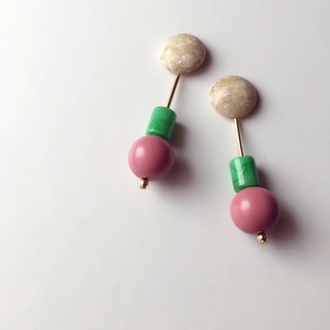 クッキーベージュ×グリーン×ピンク*ヴィンテージ*ピアス/イヤリング