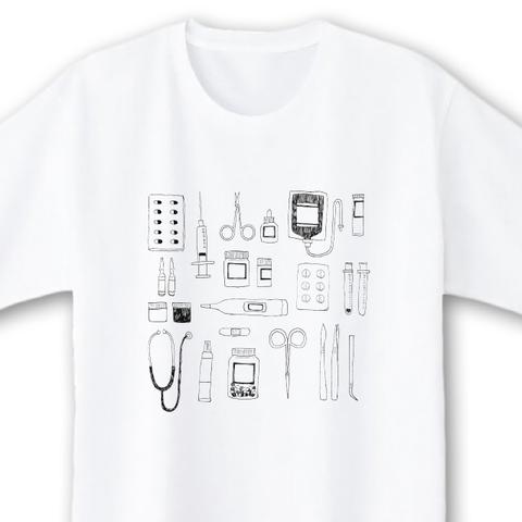 医療器具【ホワイト】ekot Tシャツ <イラスト：タカ（笹川ラメ子）>