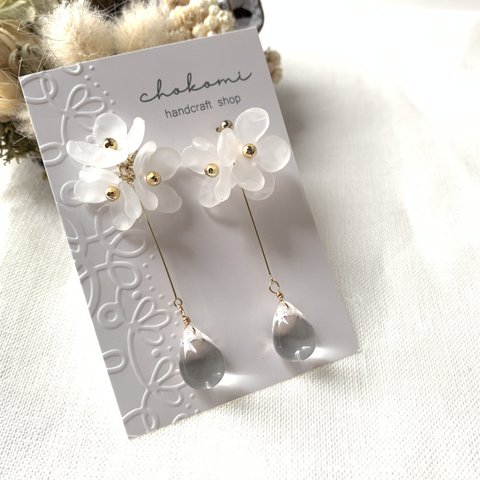 大きな雫のWhite flowerピアス＆イヤリング