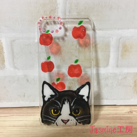 ステンドグラス風✨リンゴと猫🍎🐾ハチワレ バージョンiPhoneケース