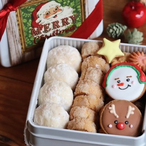 クリスマスのクッキー缶（S)