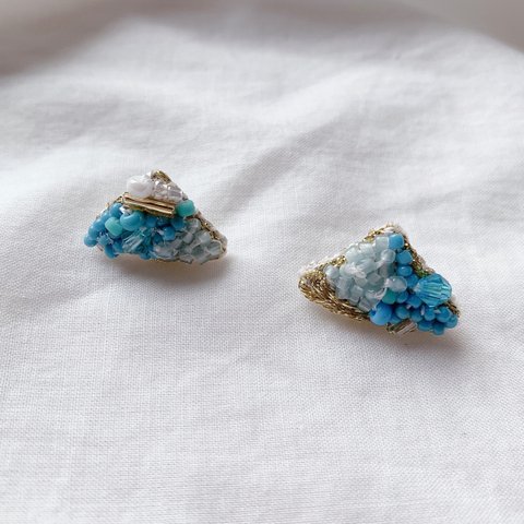 ビーズ刺繍 ピアス 水色ソーダ 富士山