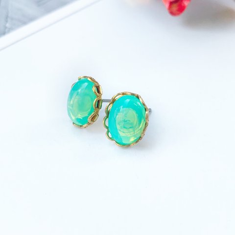 ミルキーgreenカボションピアス／イヤリング