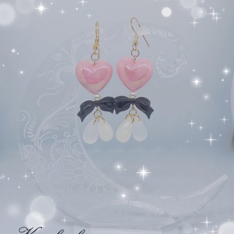 韓国ビーズ　ハート💗＆リボン🎀の大人可愛いピアス　　　ピンク×ブラック