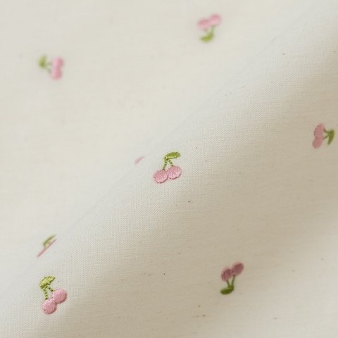 刺繍生地 【ロマンティックチェリー/キナリ】 カットクロス 綿ポリ