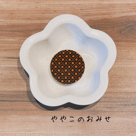 【選べる】こぎん刺しのくるみボタン(38mm/27mm)(マグネット/ブローチピン/ヘアゴム)●石畳の連続反転模様