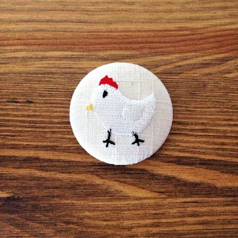 刺繍ボタンブローチ　「ニワトリ」