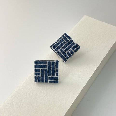 手染め pierced earrings 矩形　網代