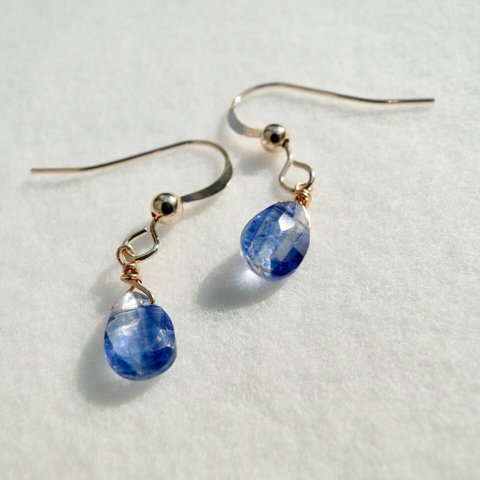 14kgf    カイヤナイトのシンプルピアス〜Kyanite〜