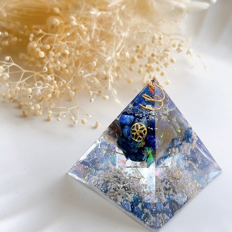 ピラミッド型 オルゴナイト ラピスラズリ 仕事運 洞察力、直観力アップ 星の砂 インテリア 浄化 風水 置物 青 母の日