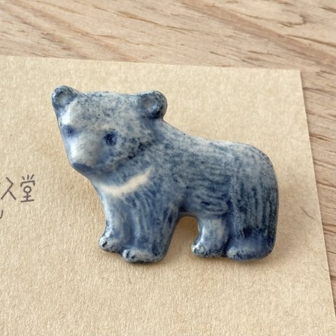 【Sold】陶器のくまブローチ／インディゴ　　