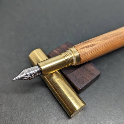 屋久杉と真鍮の万年筆