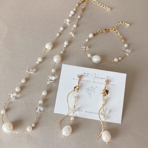 【３点セット♡】ランダムパールとクリスタルのシンプルネックレス　ブレスレット　イヤリング(ピアス)♡ 結婚式　お呼ばれ　ウェディング　ブライダル　花嫁　ドレス　パーティー　