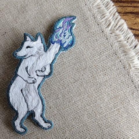 手刺繍ブローチ 【鳥獣戯画】 白狐