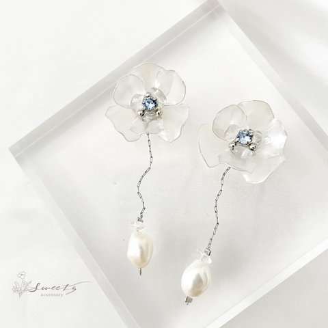 【〜blue flower〜】ｻﾑｼﾝｸﾞﾌﾞﾙｰのふんわりフラワーピアス・イヤリング／ウェディング・ブライダル・花嫁さまに