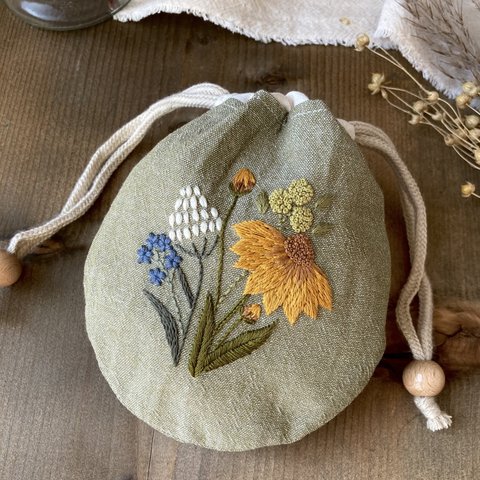 大人な女性の花刺繍　まんまる巾着　ポーチ　リネン