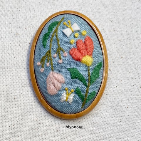 花の刺繍ブローチ　B_ブルー