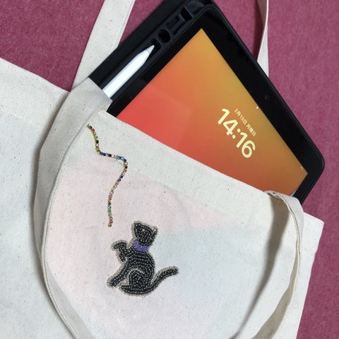 ビーズ刺繍のトートバッグ★毛糸で遊ぶ猫