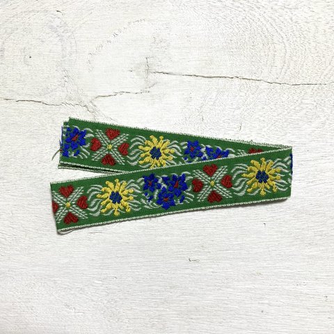 お花とハートの刺繍テープ（緑/2.5cm幅）