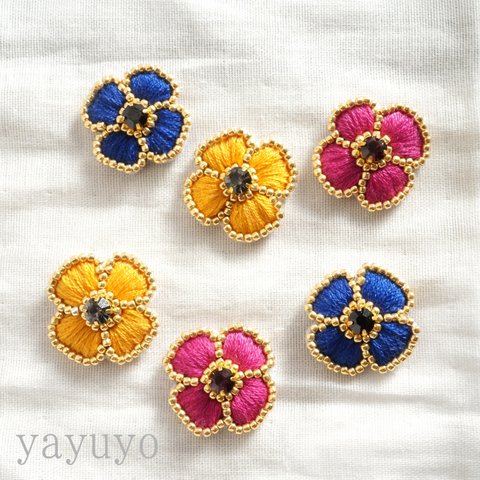 刺繍の花ピアス/イヤリング（ゴールド×マスタードイエロー・マゼンタピンク・コバルトブルー）