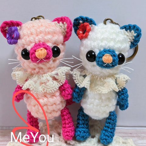 ※ホワイト×ブルーの猫ちゃん※シャム風ネコちゃんのキーホルダー☆ハンドメイド☆編みぐるみ☆シャム猫☆青色