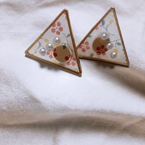 かわいい小花ピアス