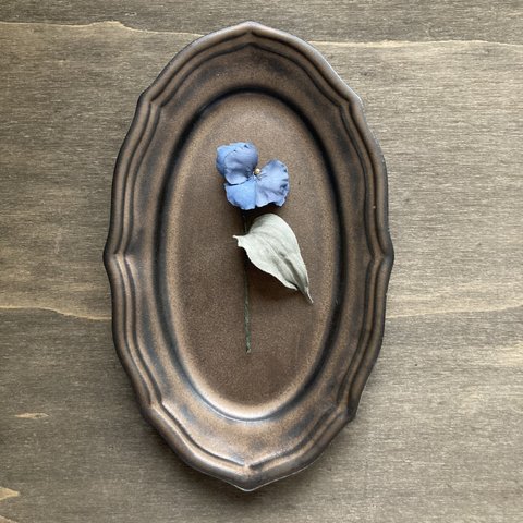Viola brooch【Navy Blue】