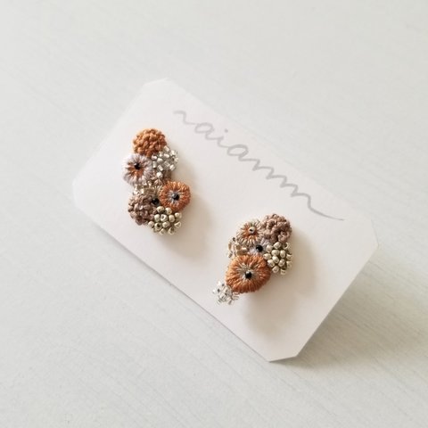 アシメトリー 刺繍イヤリング