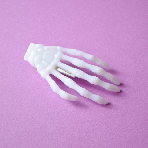 骸骨の手のヘアクリップ：ホワイト