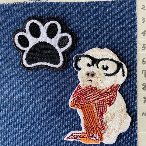 犬　肉球刺繍アイロンワッペンかわいい