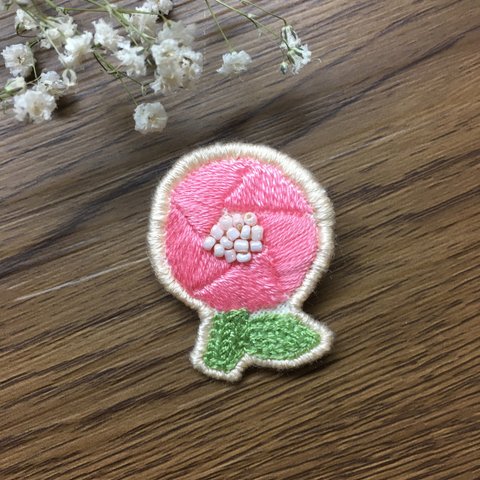 お花の刺繍ブローチ(ピンク)