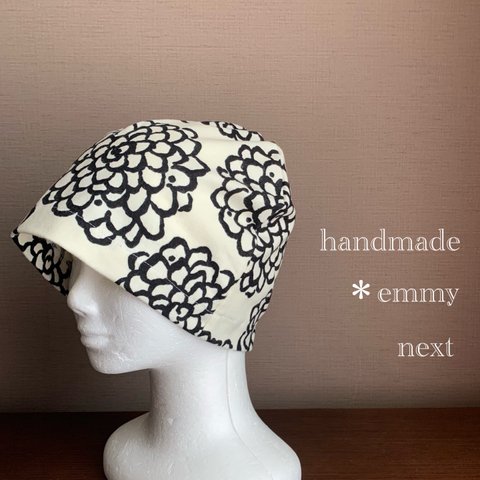 送料無料＊handmadeフランネル帽子〈dahliaホワイト〉おしゃれな医療用帽子　可愛いケア帽子　ケアキャップ