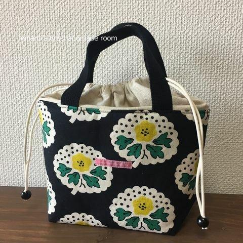 再販♡　洗える！保冷お弁当用トートバッグ　北欧風　ランチトート　レトロ　花柄　ブラック