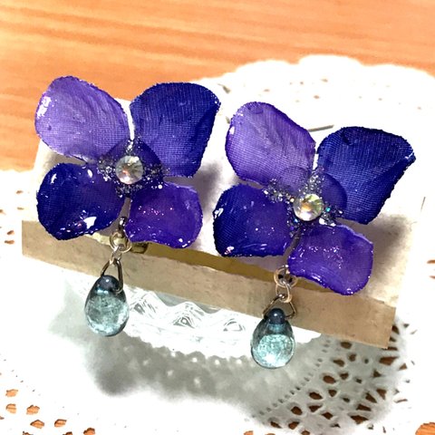 【Sale!】紫陽花と雨雫のイヤリングtype2＊紫